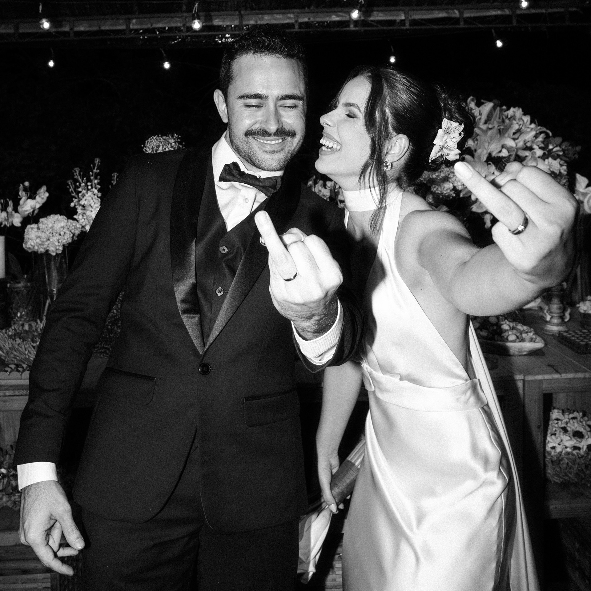 Casamento Bruna e Daniel — saída dos noivos com sparklers